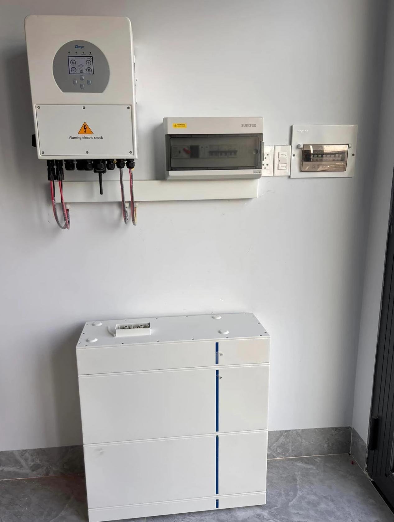 Commercial three-phase hybrid solar and battery installation example