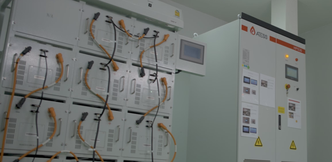 Commercial and industrial hybrid inverter installation example